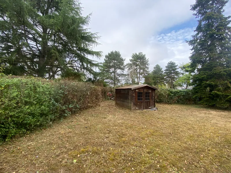 Jardin défriché et remis au propre après intervention